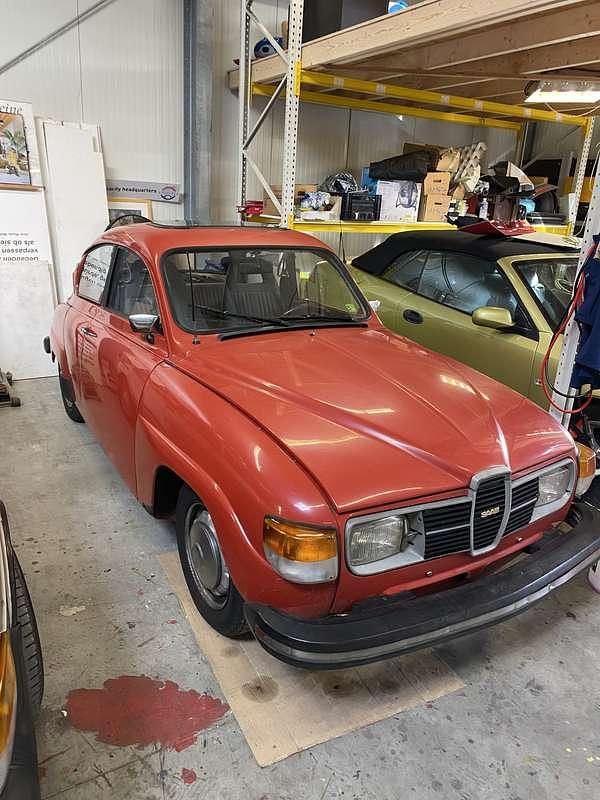 Rood Gebruikt 1975 Saab 96 Sedan | € 3.950 - Afbeelding 1/4