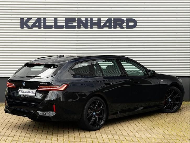 Occasion BMW 550e M Sport 490 PK (360 kW) 2025 Zwart Stationwagen