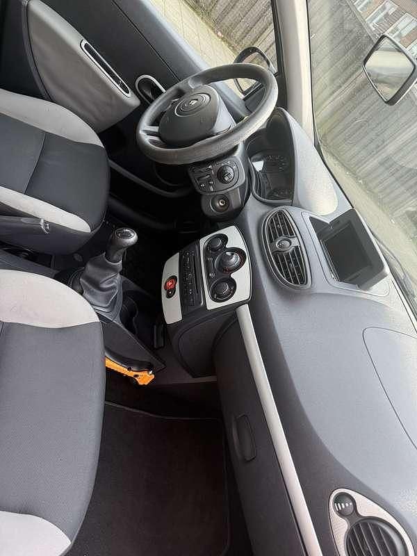 Occasion Renault Clio II 75 PK (55 kW) 2010 Zwart Hatchback