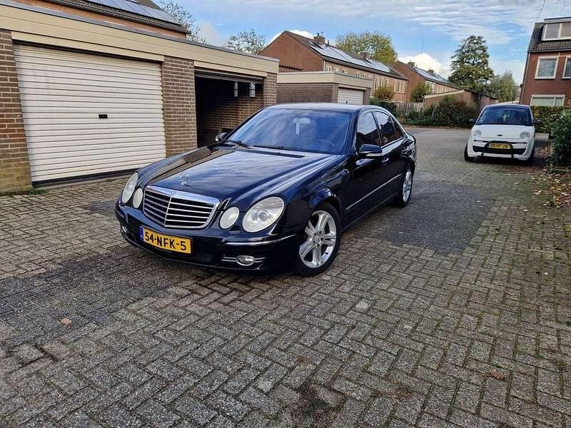 Zwart Gebruikt 2006 Mercedes E280 Avantgarde Sedan | € 5.450 (Goede deal) - Afbeelding 1/4