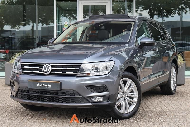 Grijs Gebruikt 2021 VW Tiguan Comfortline SUV | € 29.700 (Goede deal) - Afbeelding 1/4