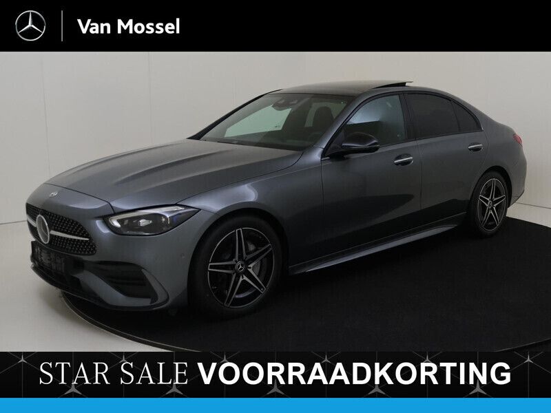 Grijs Nieuw 2025 Mercedes C200 AMG Line Premium Plus Sedan | € 81.860 - Afbeelding 1/4
