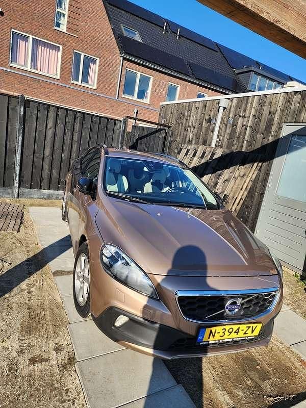 Occasion Volvo V40 CC Momentum 254 PK (186 kW) 2013 Stationwagen