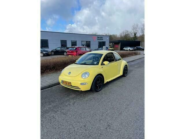 Geel Gebruikt 2001 VW Beetle Highline Hatchback | € 1.499 (Eerlijke prijs) - Afbeelding 1/4