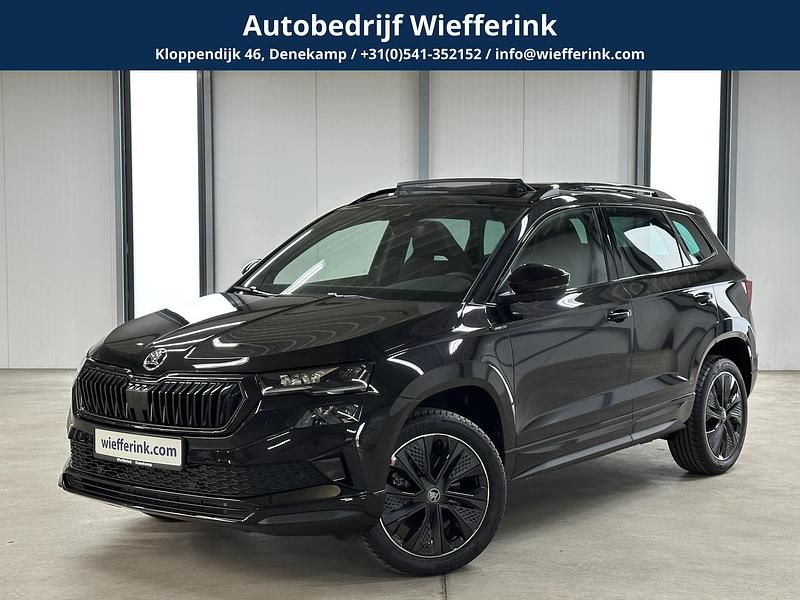 Zwart (metallic) Nieuw 2025 Skoda Karoq Business Line SUV | € 45.950 (Duur) - Afbeelding 1/4
