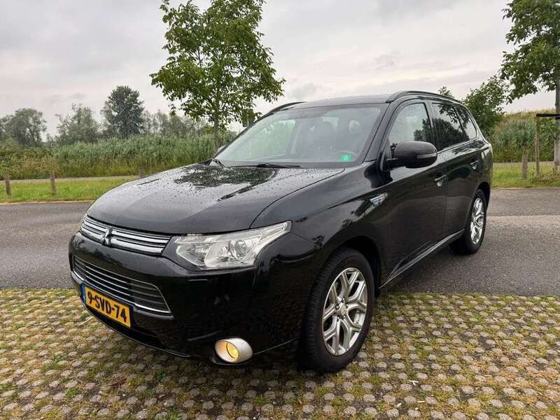 Zwart Gebruikt 2013 Mitsubishi Outlander Instyle SUV | € 12.250 (Duur) - Afbeelding 1/4