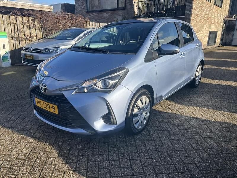Blauw Occasion 2017 Toyota Yaris Comfort Hatchback | € 11.950 (Goede deal) - Afbeelding 1/4