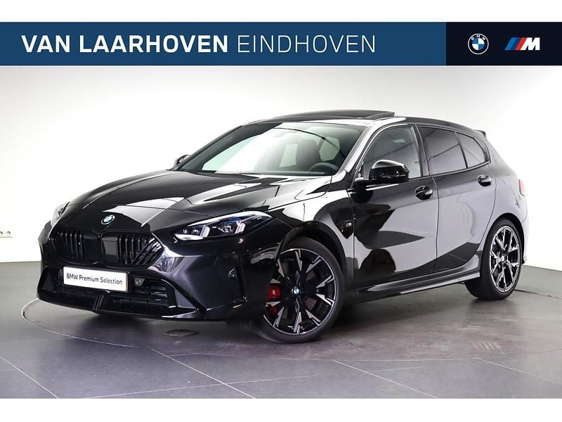 Zwart Gebruikt 2025 BMW 120 M Sport Hatchback | € 42.950 - Afbeelding 1/4