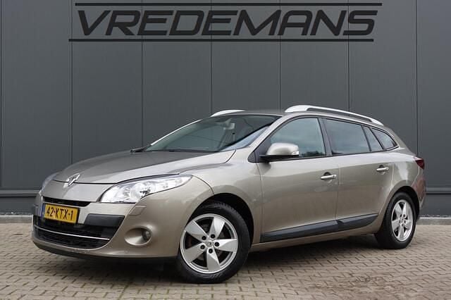 Beige Gebruikt 2010 Renault Mégane GrandTour Dynamique Stationwagen | € 1.950 (Eerlijke prijs) - Afbeelding 1/4