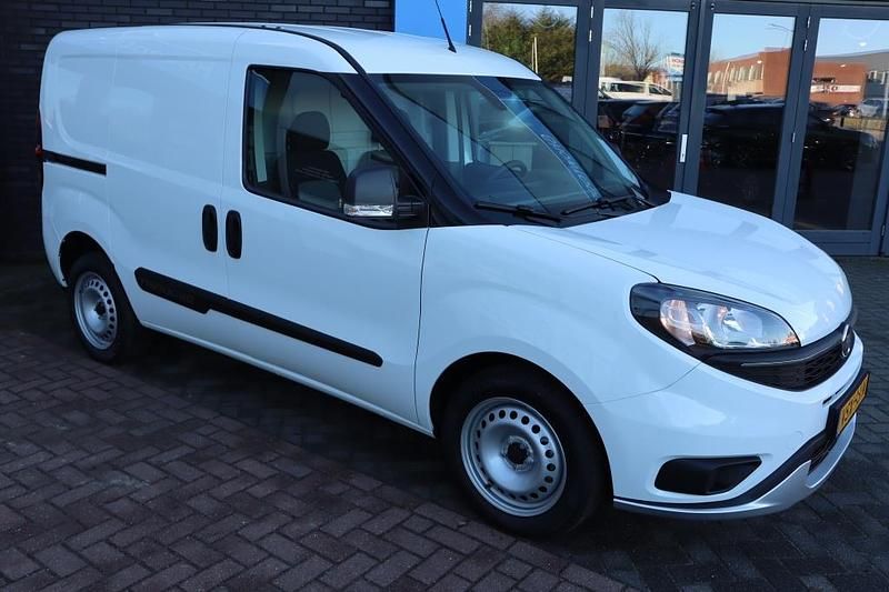 Occasion Fiat Doblò S 105 PK (77 kW) 2022 Wit MPV