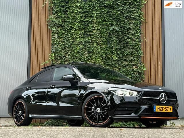 Zwart Gebruikt 2019 Mercedes CLA180 Premium Plus Sedan | € 31.950 (Iets duurder) - Afbeelding 1/4