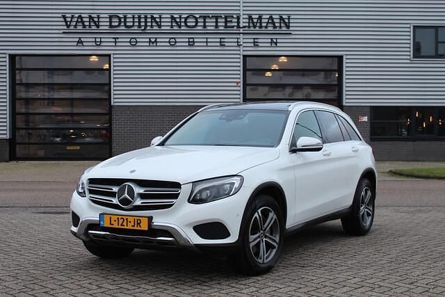 Wit Occasion 2019 Mercedes GLC250 Premium Plus SUV | € 30.950 - Afbeelding 1/4