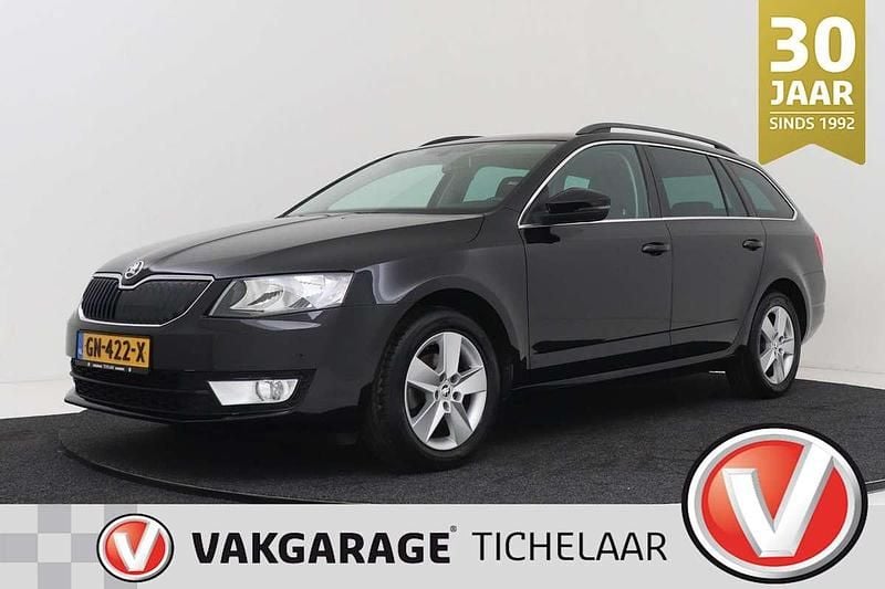 Zwart Gebruikt 2015 Skoda Octavia Ambition Stationwagen | € 9.699 (Duur) - Afbeelding 1/3