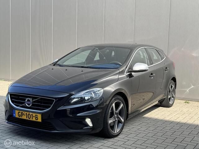 Zwart Gebruikt 2015 Volvo V40 R-Design Stationwagen | € 7.250 (Goede deal) - Afbeelding 1/4