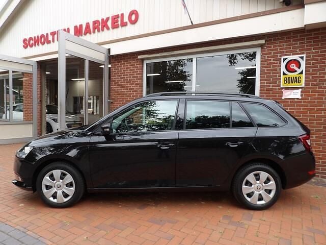 Zwart Gebruikt 2021 Skoda Fabia Ambition Stationwagen | € 16.400 (Eerlijke prijs) - Afbeelding 1/4