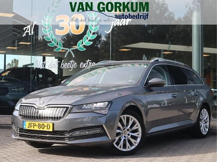 Grijs Gebruikt 2022 Skoda Superb Business Line Stationwagen | € 23.950 (Goede deal) - Afbeelding 1/1