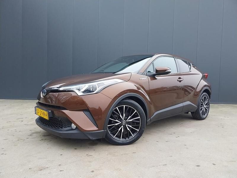 Bruin Gebruikt 2018 Toyota C-HR Executive SUV | € 19.900 (Goede deal) - Afbeelding 1/4