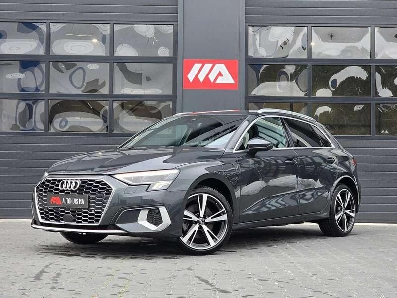 Grijs Gebruikt 2020 Audi A3 Sportback e-tron Competition Hatchback | € 27.900 (Goede deal) - Afbeelding 1/4