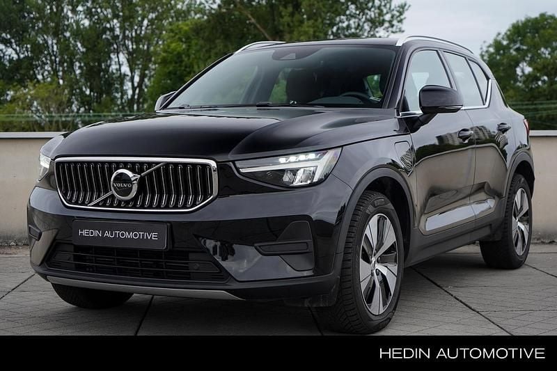 Zwart Gebruikt 2023 Volvo XC40 Inscription SUV | € 37.995 (Eerlijke prijs) - Afbeelding 1/4