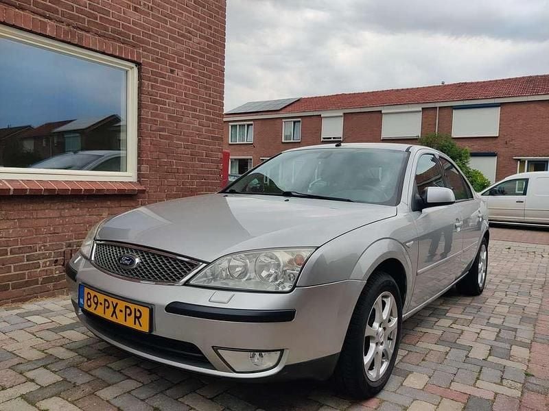 Grijs Occasion 2005 Ford Mondeo Futura Hatchback | € 800 (Eerlijke prijs) - Afbeelding 1/2