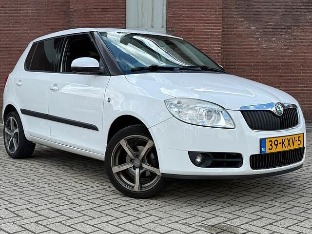 Wit Gebruikt 2010 Skoda Fabia Hatchback | € 2.495 (Goede deal) - Afbeelding 1/4