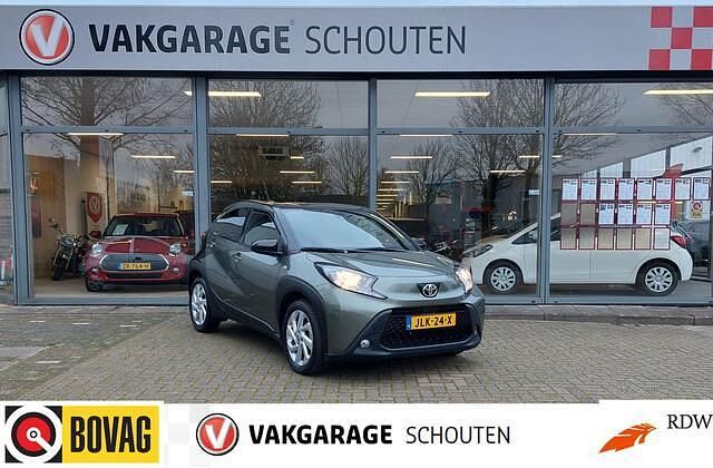 Groen Gebruikt 2022 Toyota Aygo X Pulse SUV | € 16.299 (Super prijs) - Afbeelding 1/4