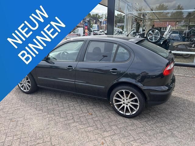 Zwart Gebruikt 2002 Seat Leon Stella Hatchback | € 1.750 (Eerlijke prijs) - Afbeelding 1/4