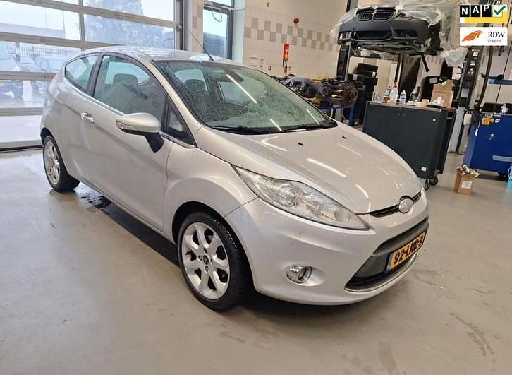 Grijs Occasion 2010 Ford Fiesta Titanium Hatchback | € 2.695 (Eerlijke prijs) - Afbeelding 1/4