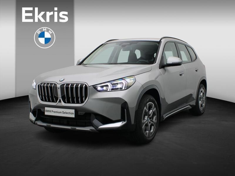 Grijs, metallic lak Gebruikt 2024 BMW X1 xLine SUV | € 61.850 - Afbeelding 1/4