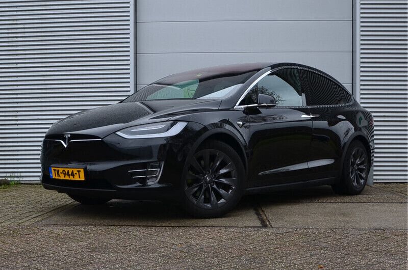Zwart Gebruikt 2018 Tesla Model X SUV | € 42.499 (Iets duurder) - Afbeelding 1/4