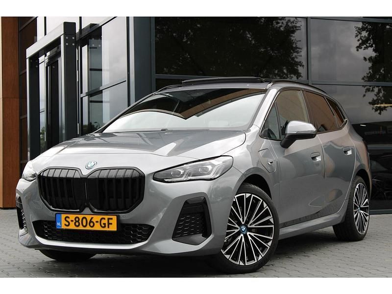 Grijs Gebruikt 2023 BMW 230 Stationwagen | € 39.450 - Afbeelding 1/4