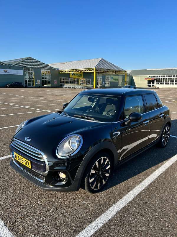 Zwart Gebruikt 2016 Mini Cooper Hatchback | € 12.999 (Goede deal) - Afbeelding 1/4