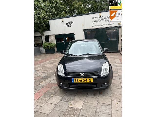 Zwart Gebruikt 2010 Suzuki Swift Exclusive Hatchback | € 4.750 (Eerlijke prijs) - Afbeelding 1/4