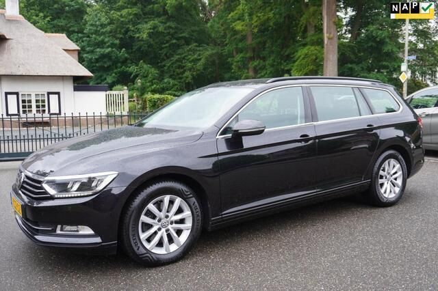 Zwart, metallic lak Occasion 2015 VW Passat Comfortline Stationwagen | € 12.400 (Eerlijke prijs) - Afbeelding 1/4