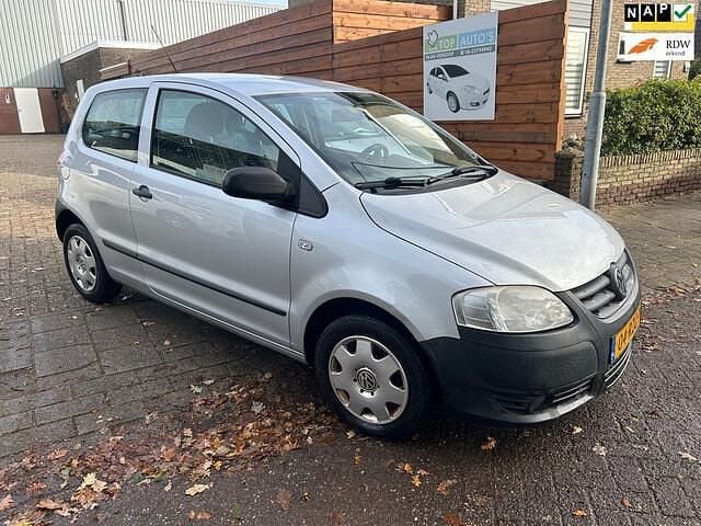 Grijs Gebruikt 2011 VW Fox Trendline Hatchback | € 1.375 (Goede deal) - Afbeelding 1/4