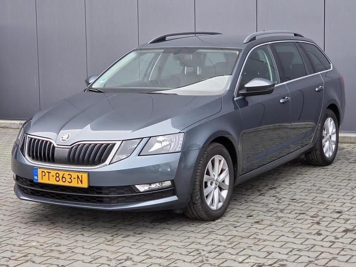 Grijs Occasion 2017 Skoda Octavia Business Line Stationwagen | € 9.900 (Goede deal) - Afbeelding 1/3