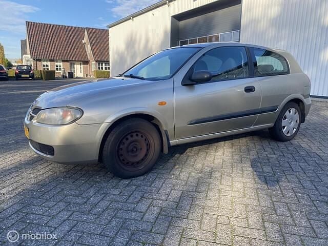 Beige Gebruikt 2003 Nissan Almera Hatchback | € 1.250 (Goede deal) - Afbeelding 1/4