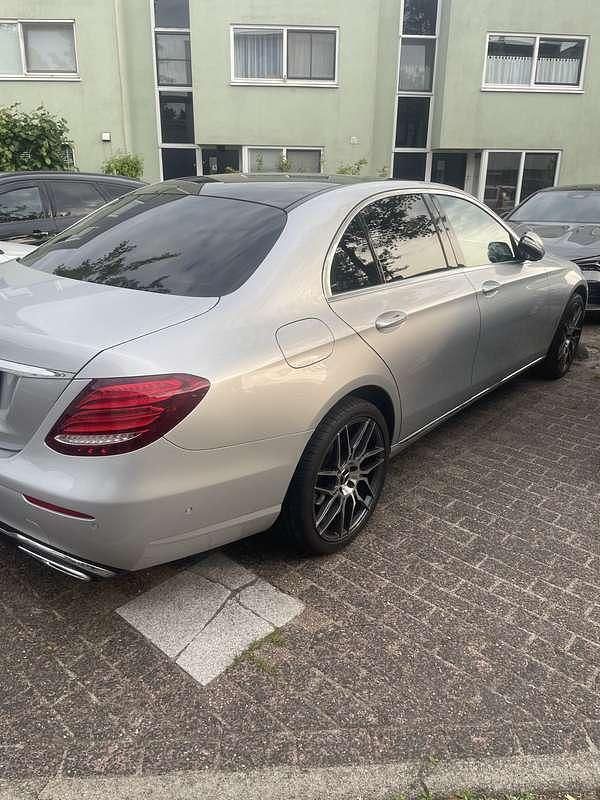 Grijs Gebruikt 2016 Mercedes E220 Prestige Sedan | € 20.500 (Super prijs) - Afbeelding 1/4