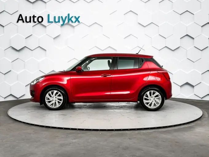 Rood Gebruikt 2023 Suzuki Swift Hatchback | € 17.940 (Eerlijke prijs) - Afbeelding 1/4