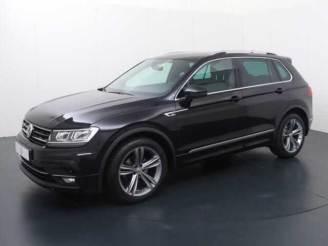 Zwart Gebruikt 2020 VW Tiguan Comfortline SUV | € 28.840 (Iets duurder) - Afbeelding 1/4