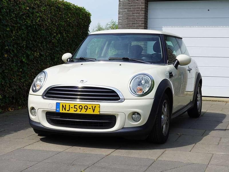 Beige Gebruikt 2011 Mini ONE Salt Hatchback | € 3.750 (Eerlijke prijs) - Afbeelding 1/4