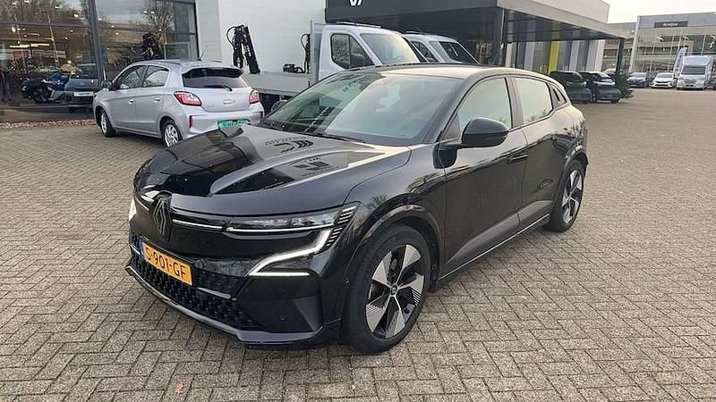 Zwart Occasion 2023 Renault Mégane IV Evolution Hatchback | € 24.945 - Afbeelding 1/3