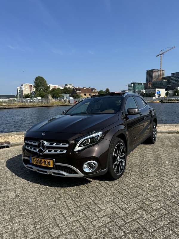 Bruin Gebruikt 2017 Mercedes GLA220 SUV | € 22.950 - Afbeelding 1/4
