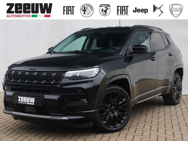 Zwart Gebruikt 2024 Jeep Compass Altitude SUV | € 36.900 - Afbeelding 1/4
