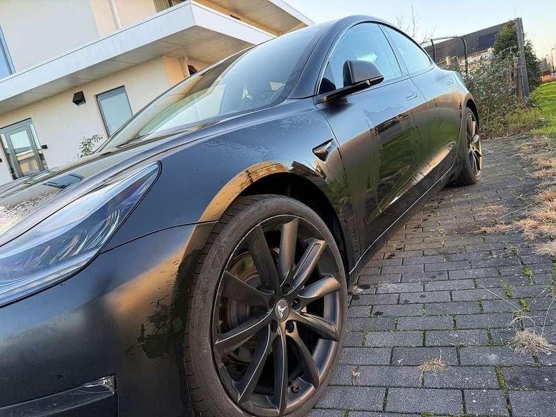 Grijs Gebruikt 2019 Tesla Model 3 Long Range AWD Sedan | € 18.500 (Goede deal) - Afbeelding 1/4