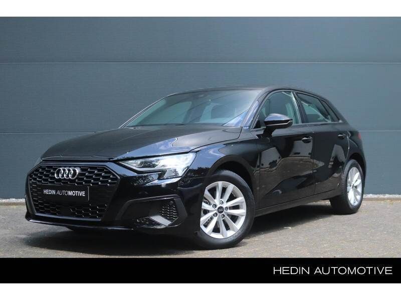 Zwart Gebruikt 2023 Audi A3 Sportback Proline Hatchback | € 27.940 (Eerlijke prijs) - Afbeelding 1/3