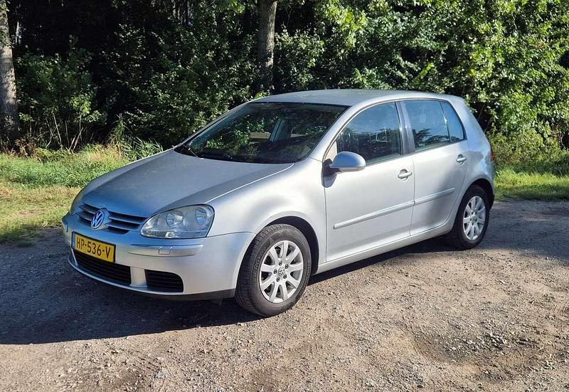 Zilver Gebruikt 2006 VW Golf V Hatchback | € 2.700 (Goede deal) - Afbeelding 1/4