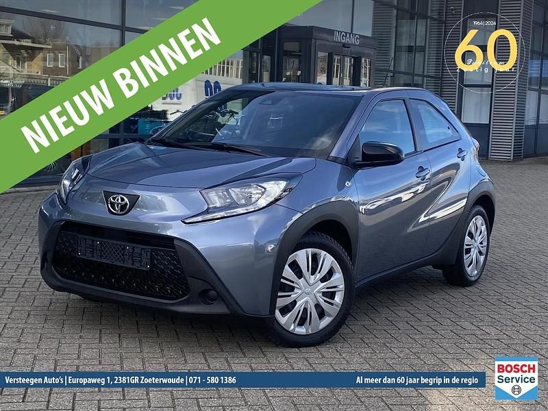 Grijs Gebruikt 2024 Toyota Aygo X SUV | € 20.450 - Afbeelding 1/4