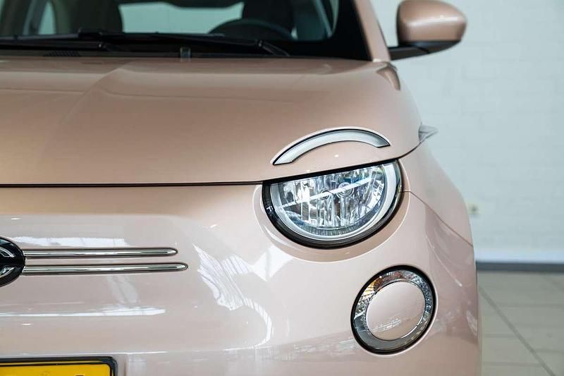 Occasion Fiat 500e Urban 86 kW (118 PK) 2025 Rood Hatchback