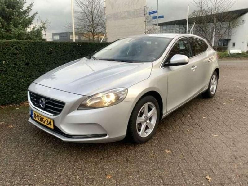 Gebruikt 2013 Volvo V40 Momentum Stationwagen | € 3.500 (Iets duurder) - Afbeelding 1/3